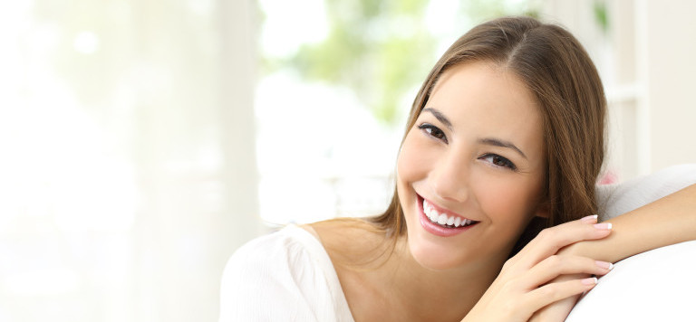 mujer sonriendo